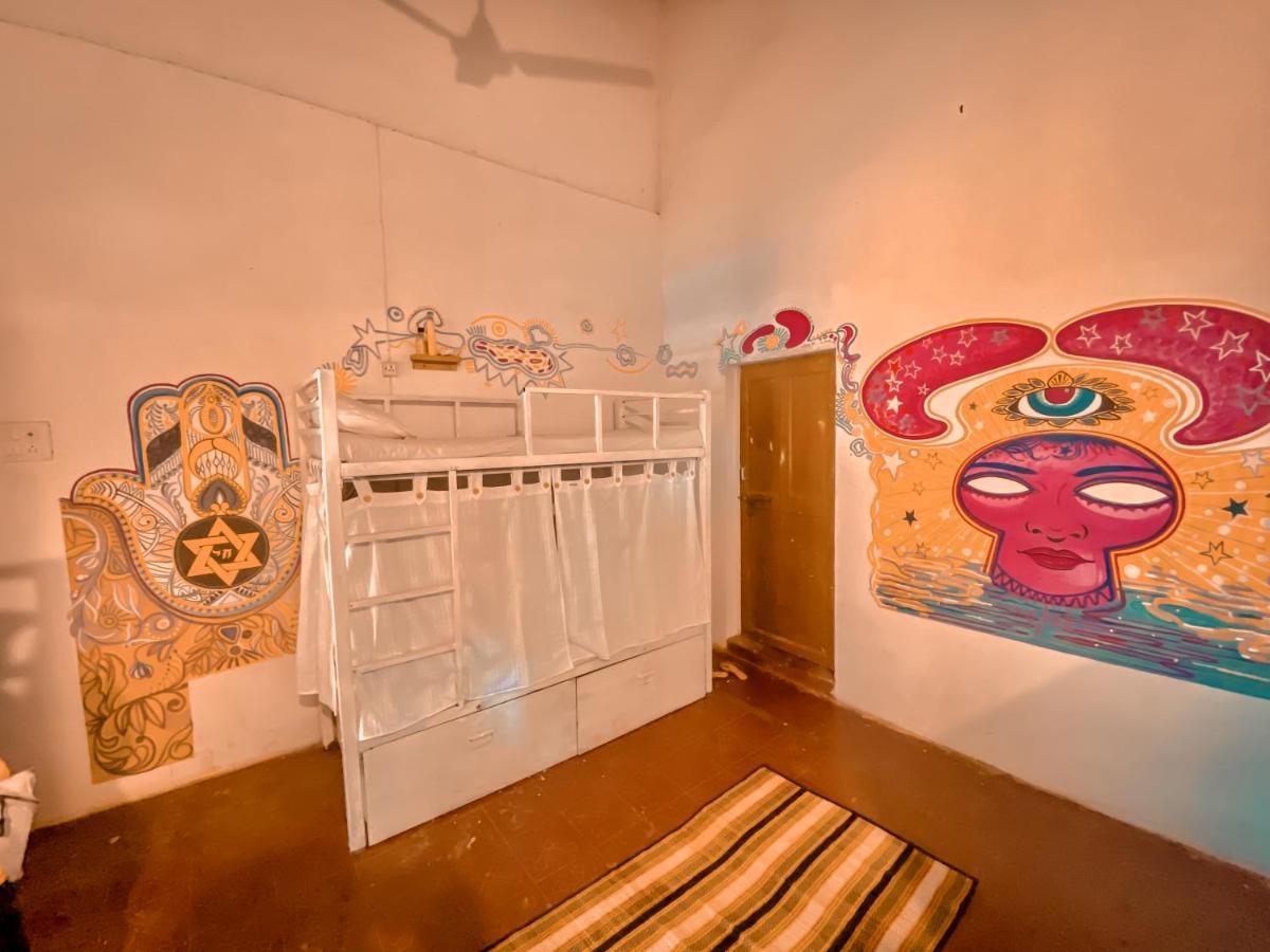 Gaia Hostels Анжуна Екстер'єр фото